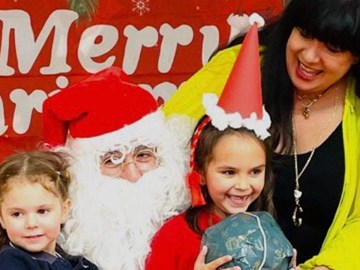Las Escuelas Infantiles Os Pequerrechos reparten ilusión junto con Papá Noel