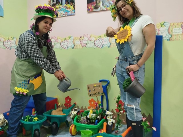 NOS CONVERTIMOS EN JARDINEROS