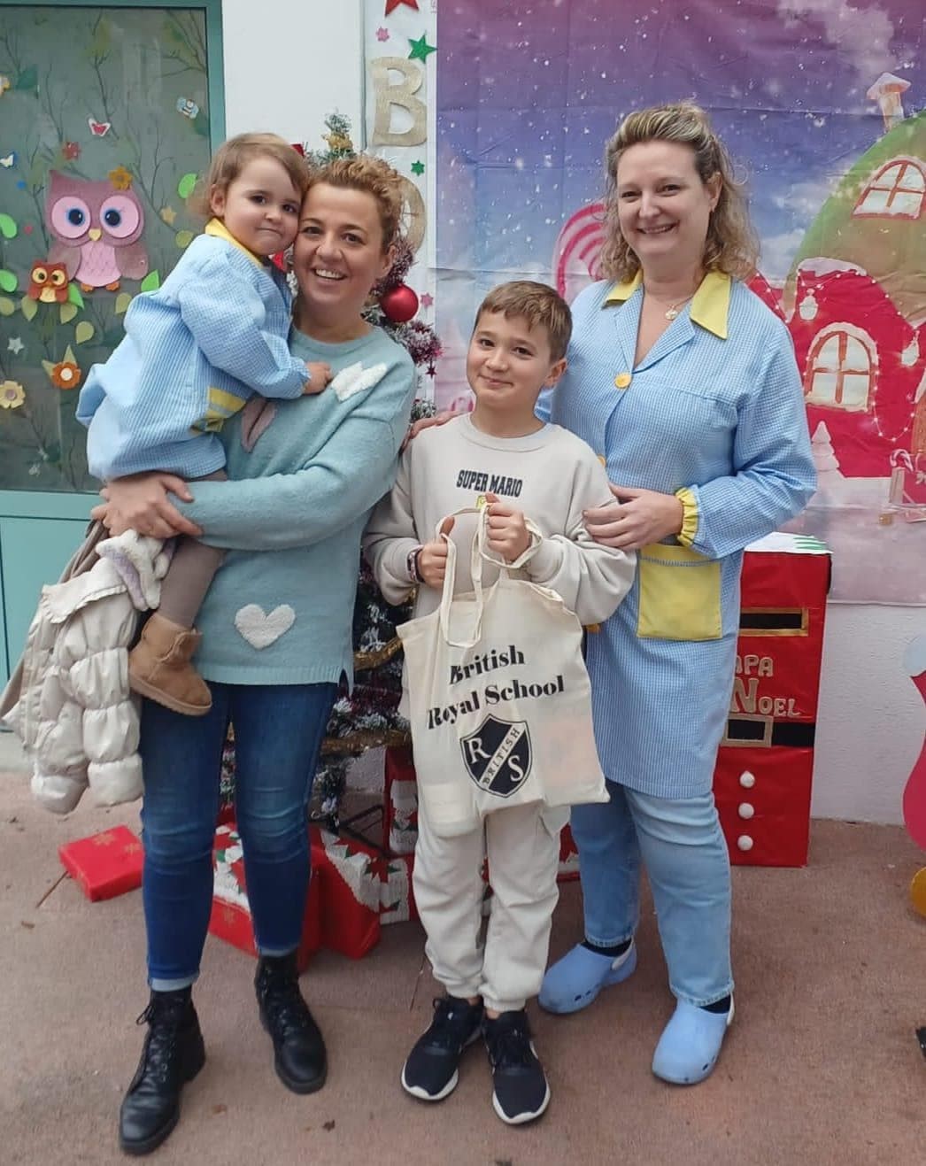 PAPÁ NOEL VISITA PEQUERRECHOS REPARTIENDO ALEGRÍA Y REGALOS  - Imagen 5