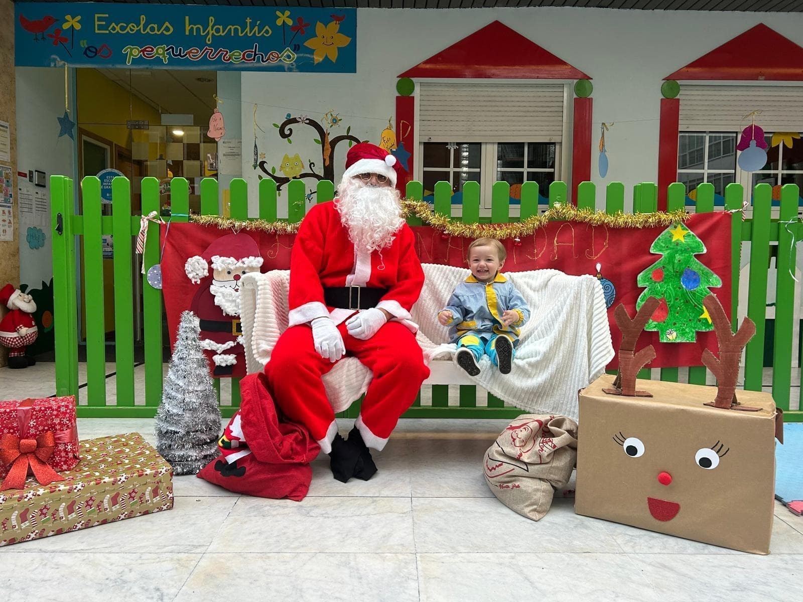 PAPÁ NOEL VISITA PEQUERRECHOS REPARTIENDO ALEGRÍA Y REGALOS  - Imagen 12